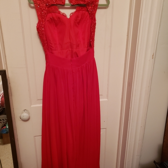 Red gown - Picture 3 of 3